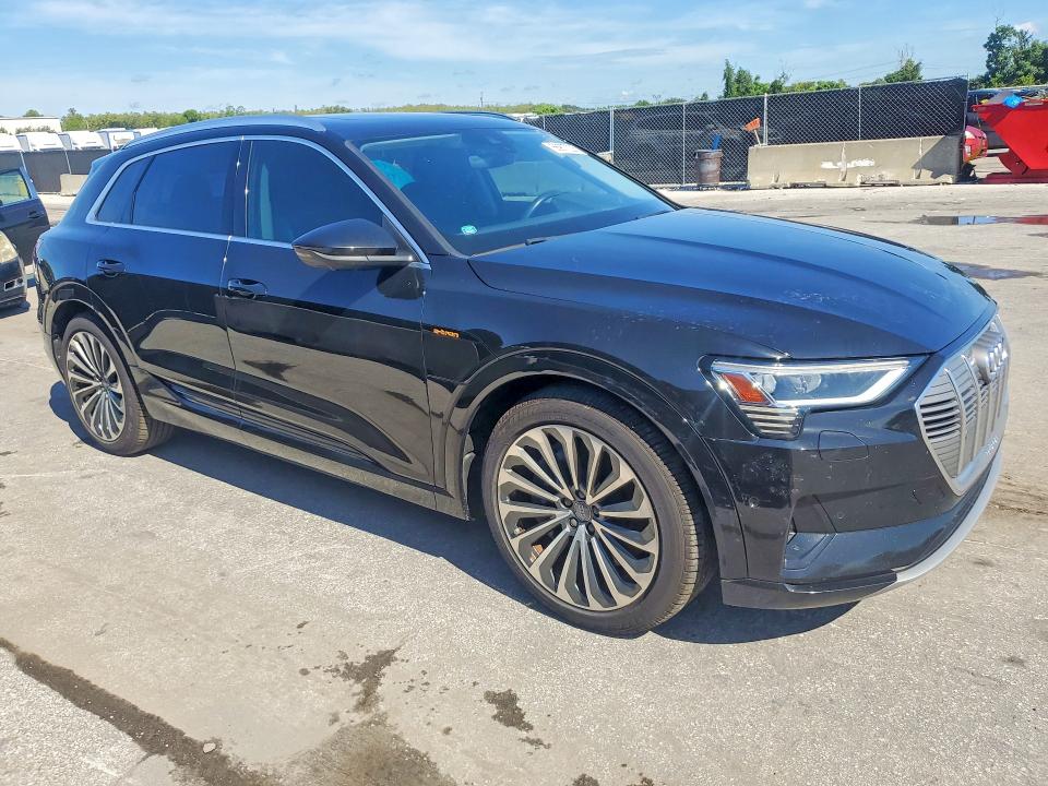 Photo 4 from auction – 2019 AUDI E-TRON with VIN WA1VAAGE0KB021989
