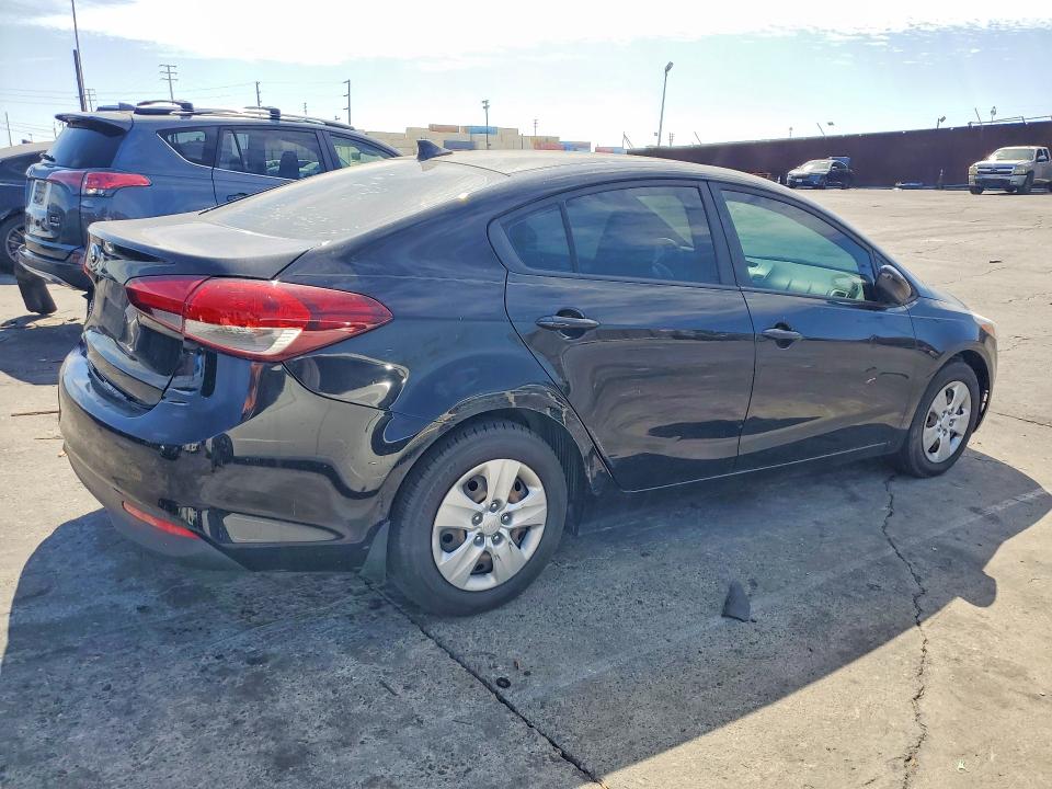 Photo 3 from auction – 2017 KIA FORTE with VIN 3KPFK4A75HE069177