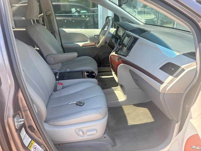 Photo 5 from auction – 2013 TOYOTA SIENNA with VIN 5TDDK3DCXDS061618