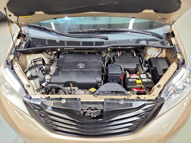 Photo 12 from auction – 2012 TOYOTA SIENNA with VIN 5TDZK3DC2CS182597