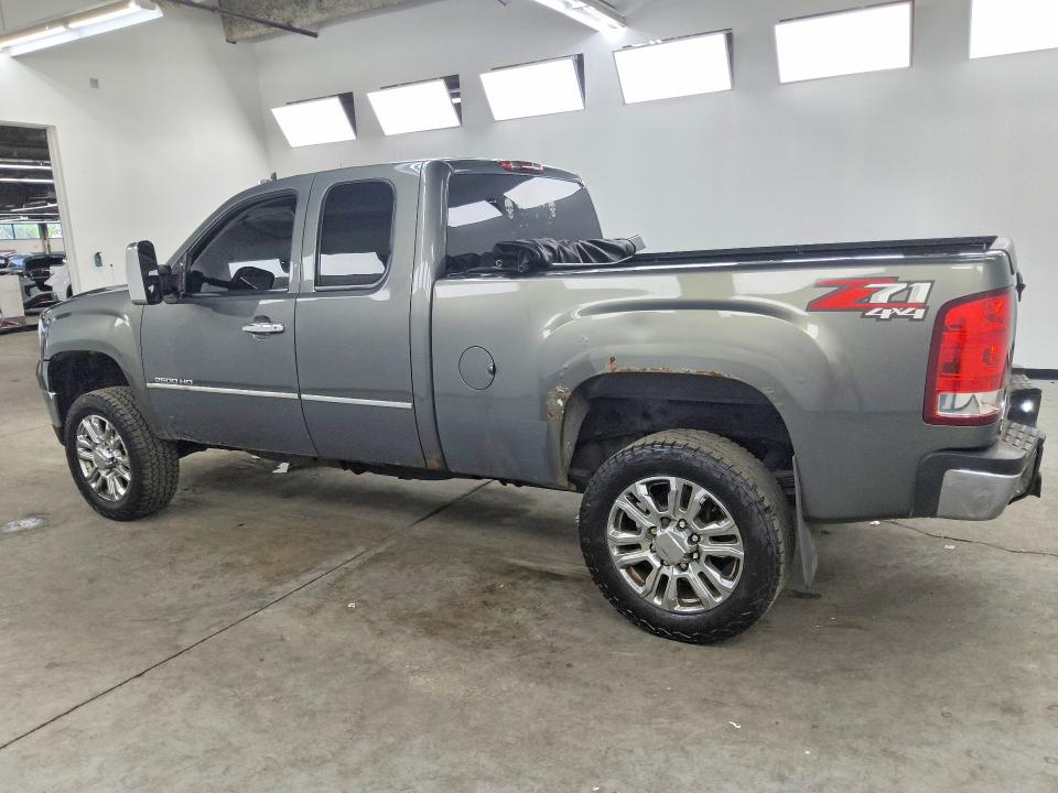 Photo 2 from auction – 2011 GMC SIERRA with VIN 1GT220C82BZ301923