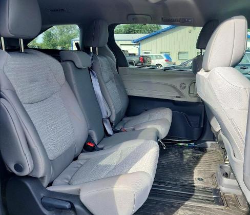 Photo 11 from auction – 2024 TOYOTA SIENNA with VIN 5TDKRKEC0RS204255