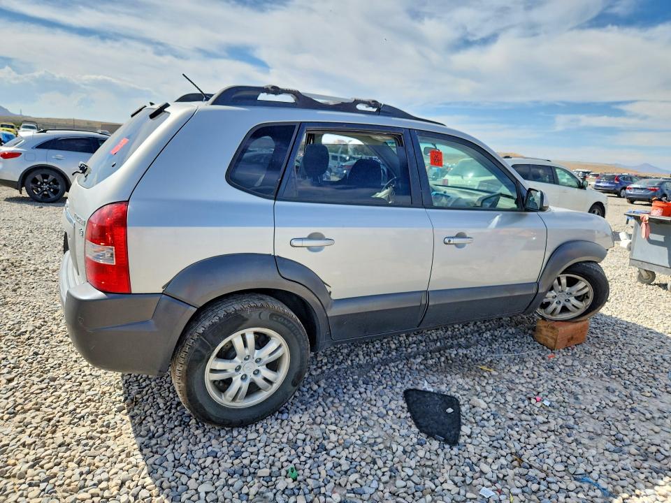 Photo 3 from auction – 2007 HYUNDAI TUCSON with VIN KM8JN72D47U528086