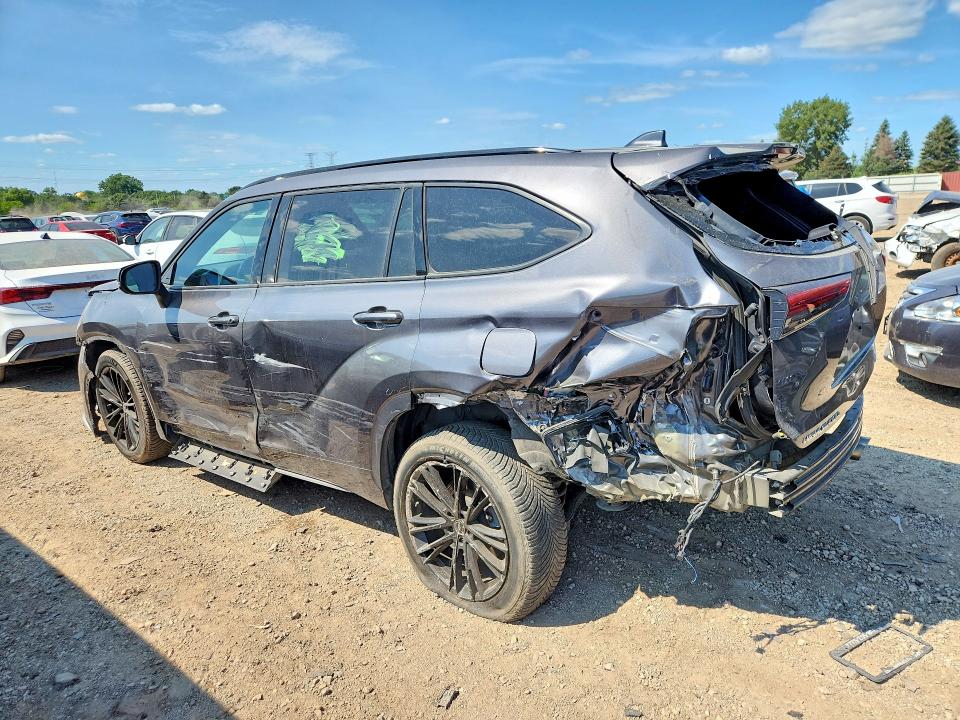 Photo 2 from auction – 2021 TOYOTA HIGHLANDER with VIN 5TDLZRBHXMS090237