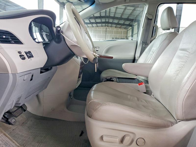 Photo 7 from auction – 2011 TOYOTA SIENNA with VIN 5TDYK3DC6BS161701