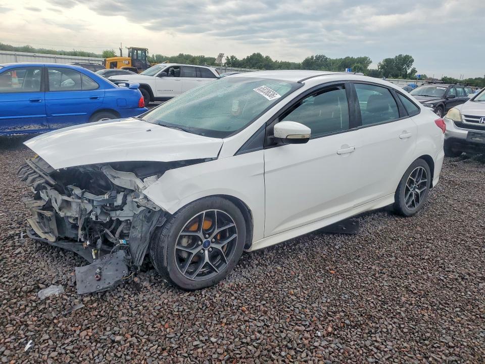 FORD FOCUS 2015 with VIN 1FADP3F27FL261842 - Photo from auction