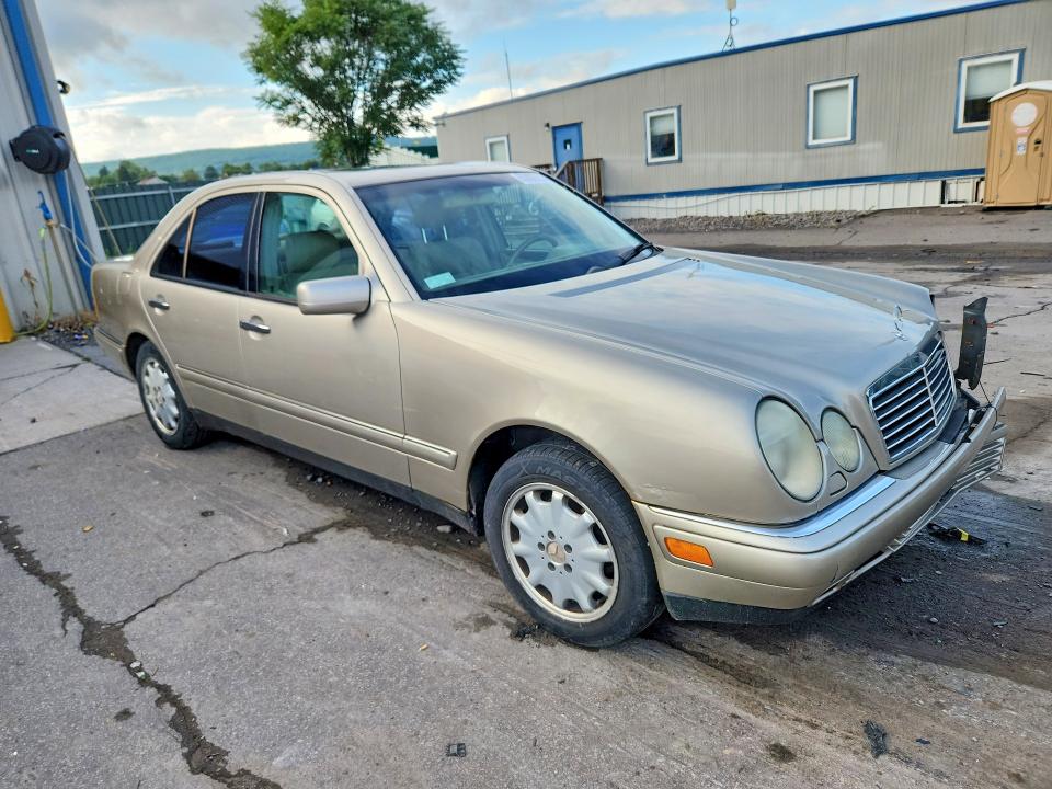 Photo 4 from auction – 1999 MERCEDES-BENZ E with VIN WDBJF82H3XX023468