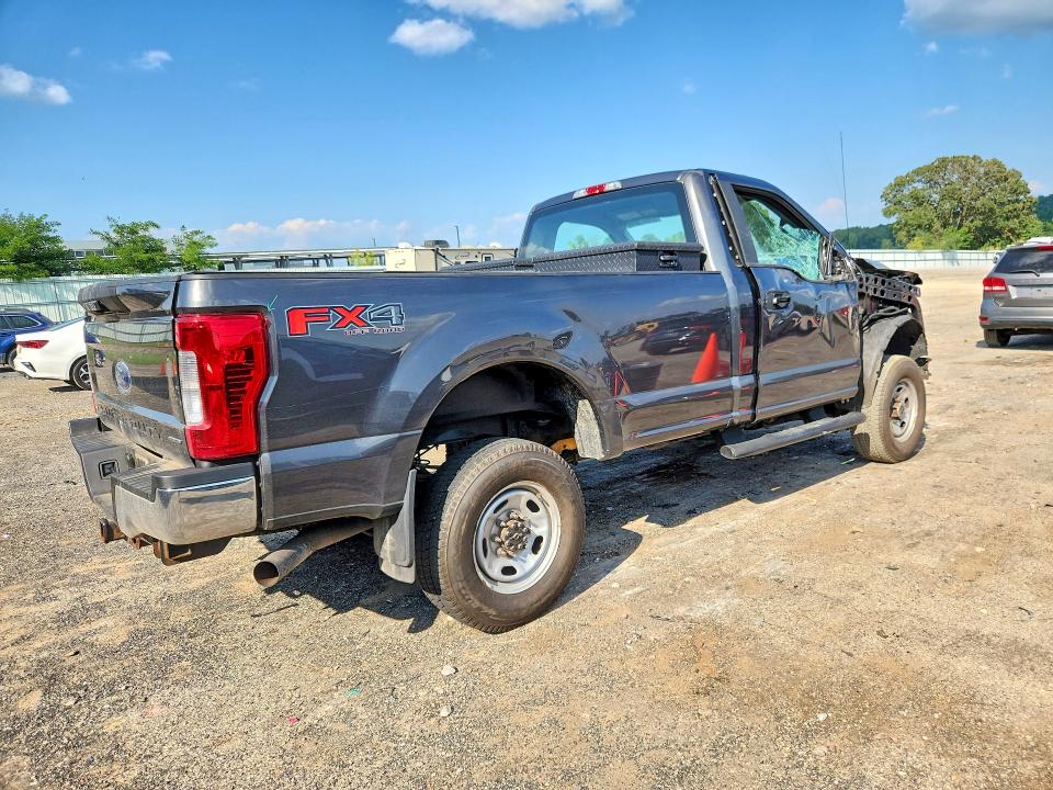 Photo 3 from auction – 2017 FORD F250 with VIN 1FTBF2B65HEE74349