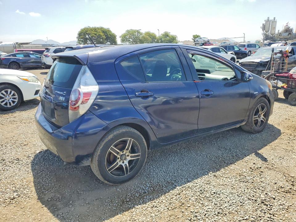 Photo 3 from auction – 2012 TOYOTA PRIUS C with VIN JTDKDTB36C1007815