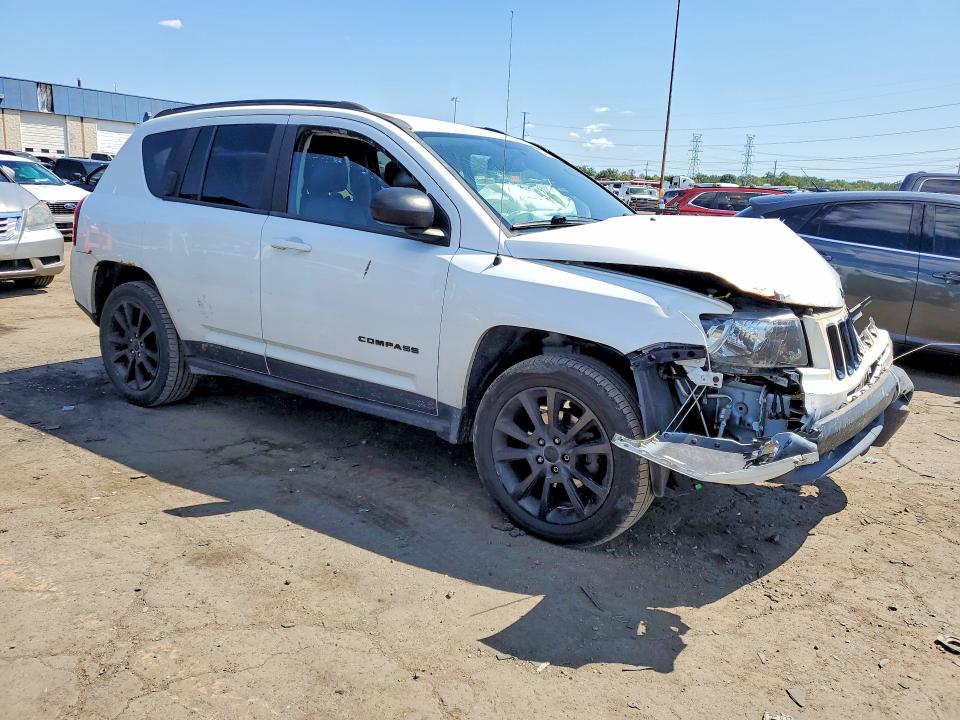 Снимка 4 от търг – 2015 JEEP COMPASS с VIN 1C4NJCBA0FD210013