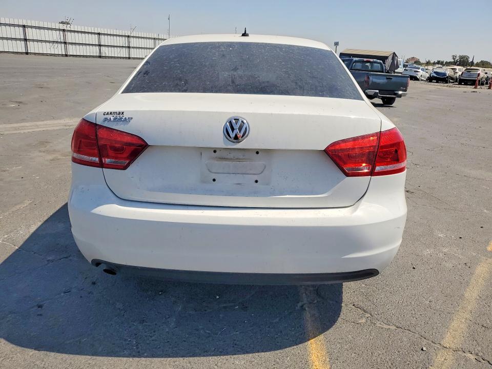 Photo 6 from auction – 2013 VOLKSWAGEN PASSAT with VIN 1VWAP7A3XDC149373