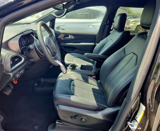 Снимка 7 от търг – 2025 CHRYSLER PACIFICA с VIN 2C4RC1BG6SR546082