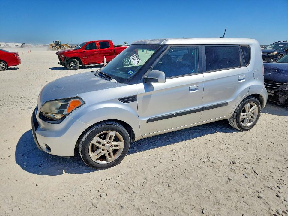 KIA SOUL 2010 with VIN KNDJT2A22A7148991 - Photo from auction