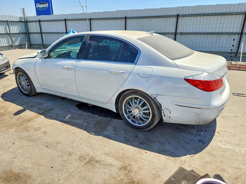 Photo 2 from auction – 2009 HYUNDAI GENESIS with VIN KMHGC46E99U032799