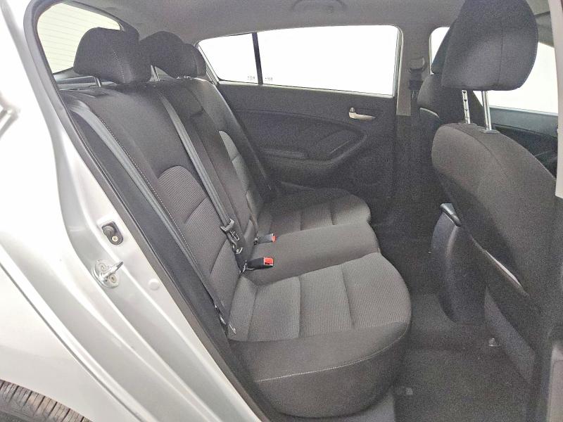 Photo 10 from auction – 2017 KIA FORTE5 with VIN KNAFK5A85H5676509