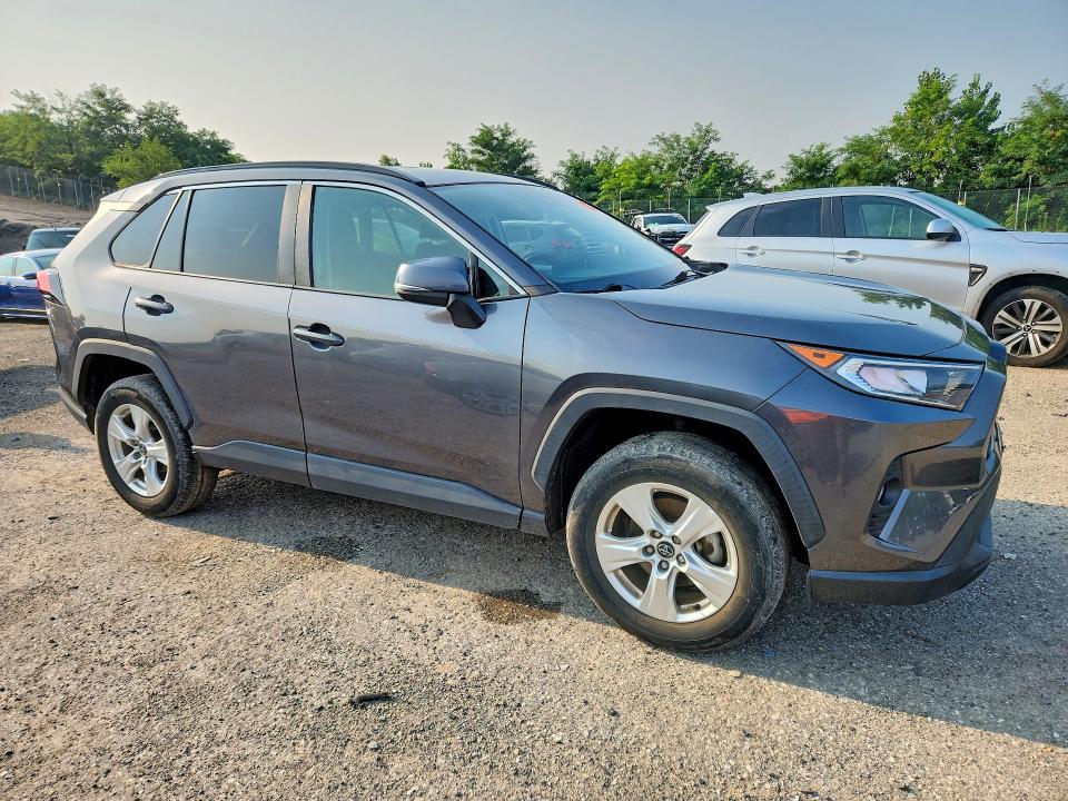Photo 4 from auction – 2020 TOYOTA RAV4 with VIN 2T3P1RFV0LC138304