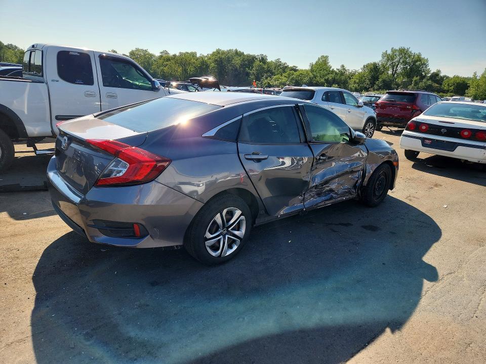 Photo 3 from auction – 2018 HONDA CIVIC with VIN 2HGFC2F57JH517827