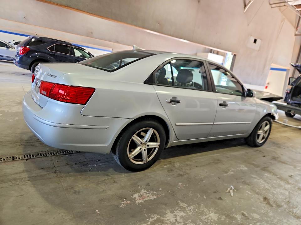 Photo 3 from auction – 2010 HYUNDAI SONATA with VIN 5NPET4AC0AH581033