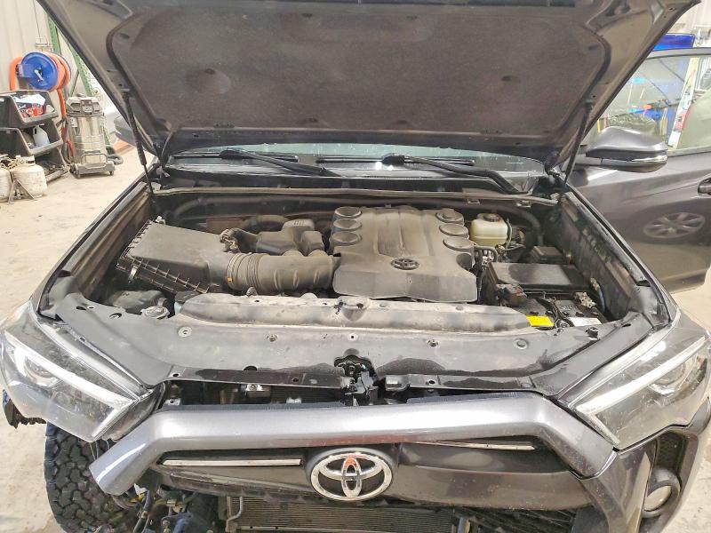 Photo 12 from auction – 2020 TOYOTA 4RUNNER with VIN JTEBU5JR7L5833711