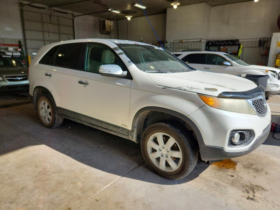 Photo 4 from auction – 2011 KIA SORENTO with VIN 5XYKTCA13BG062434