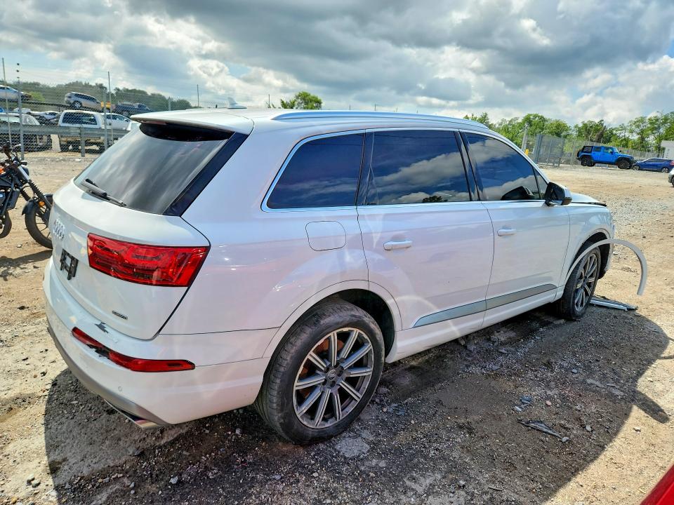 Photo 3 from auction – 2018 AUDI Q7 with VIN WA1LHAF72JD000585