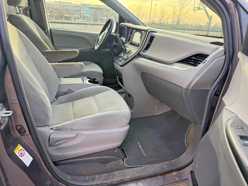 Photo 5 from auction – 2018 TOYOTA SIENNA with VIN 5TDKZ3DC1JS925096
