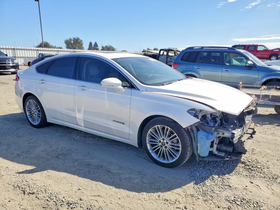 Foto 4 de la subasta – 2013 FORD FUSION con VIN 3FA6P0LU6DR267904