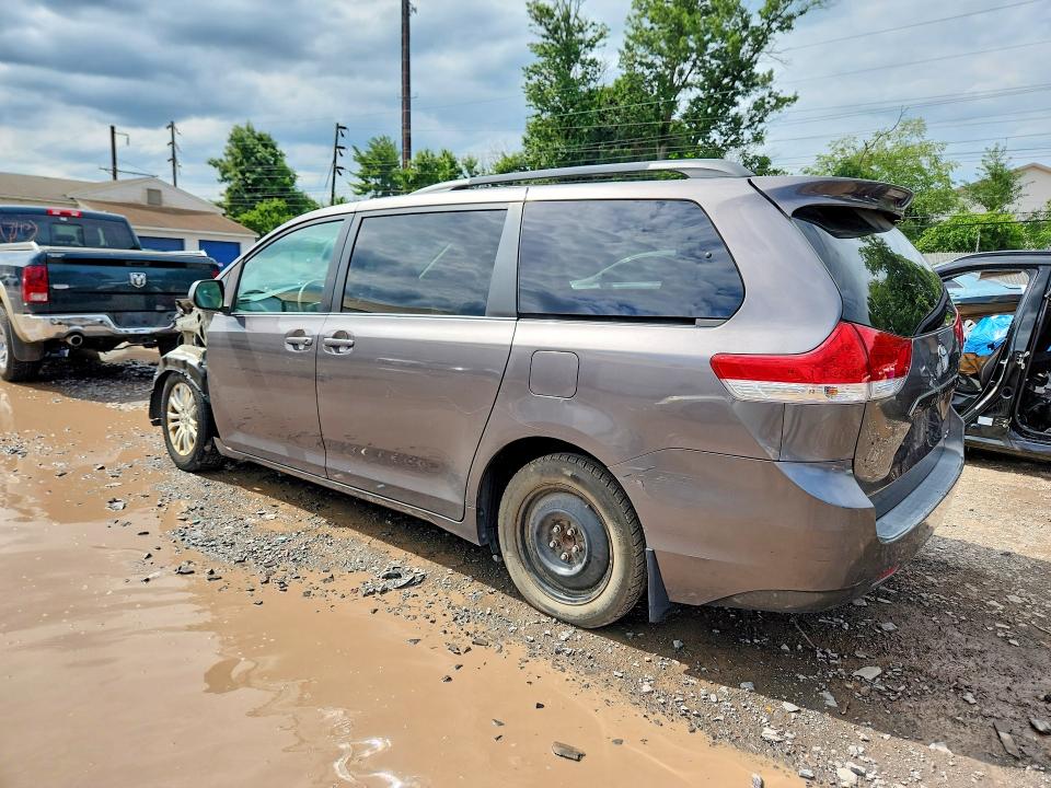 Photo 2 from auction – 2012 TOYOTA SIENNA with VIN 5TDYK3DC4CS193287