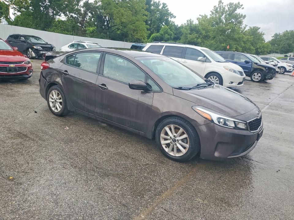 Photo 4 from auction – 2017 KIA FORTE with VIN 3KPFL4A77HE132907