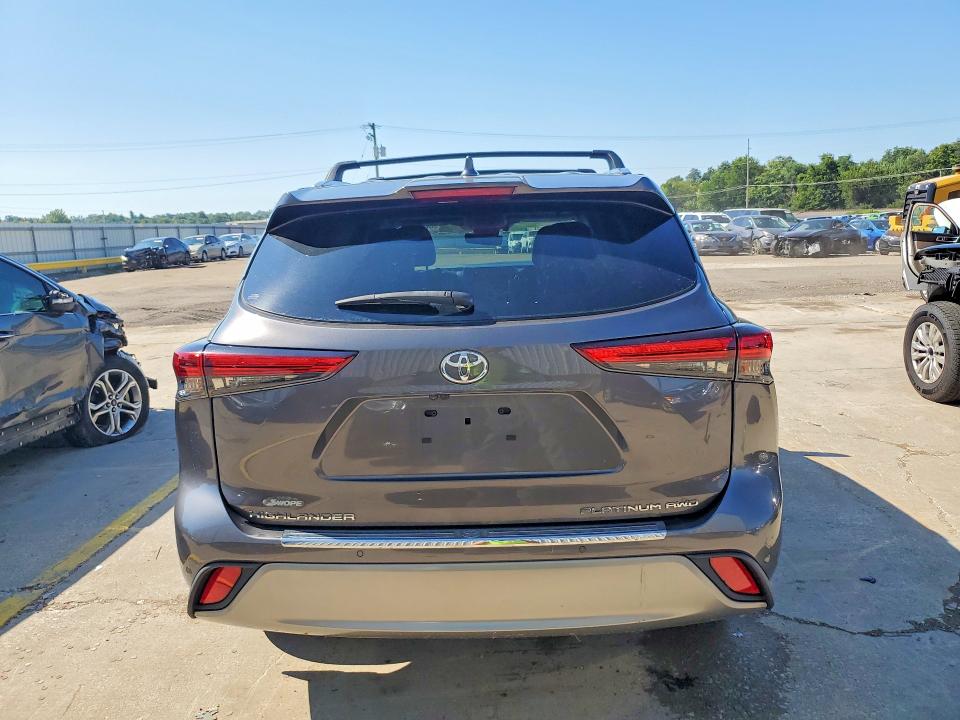 Photo 6 from auction – 2021 TOYOTA HIGHLANDER with VIN 5TDFZRBH9MS143085