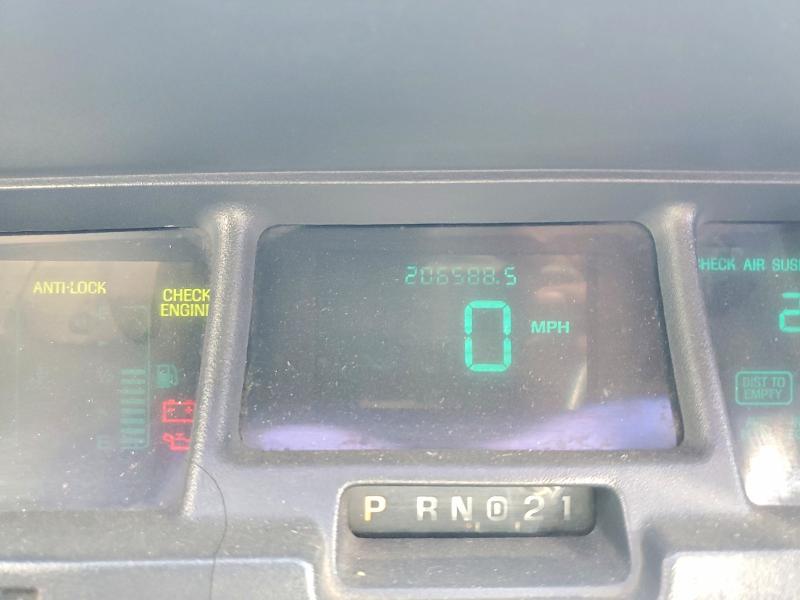 Photo 9 from auction – 1993 FORD CROWN VICTORIA with VIN 2FALP74WXPX134533