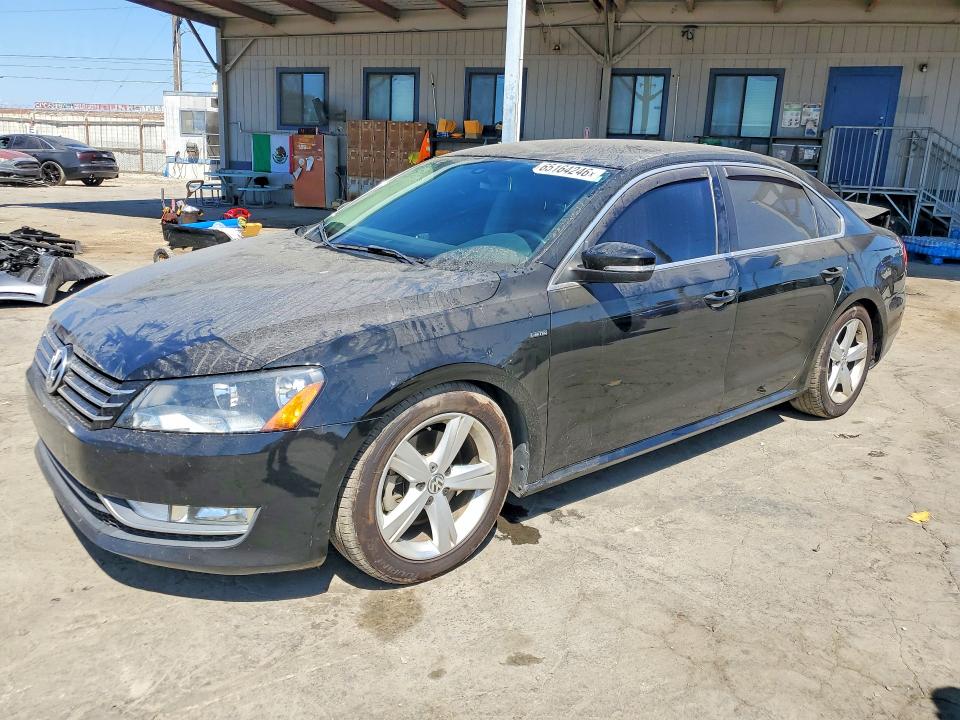 VOLKSWAGEN PASSAT 2015 z numerem VIN 1VWAT7A35FC111449 - Zdjęcie z aukcji