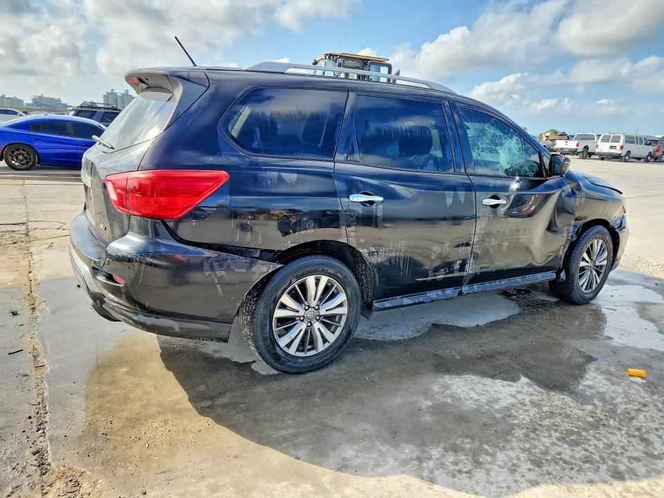 Photo 3 from auction – 2018 NISSAN PATHFINDER with VIN 5N1DR2MN7JC636760