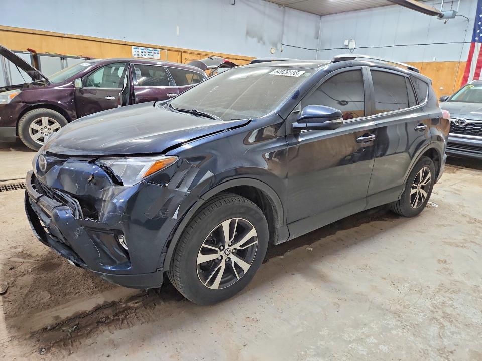 TOYOTA RAV4 2017 с VIN JTMRFREV5HD216087 - Снимка от търг