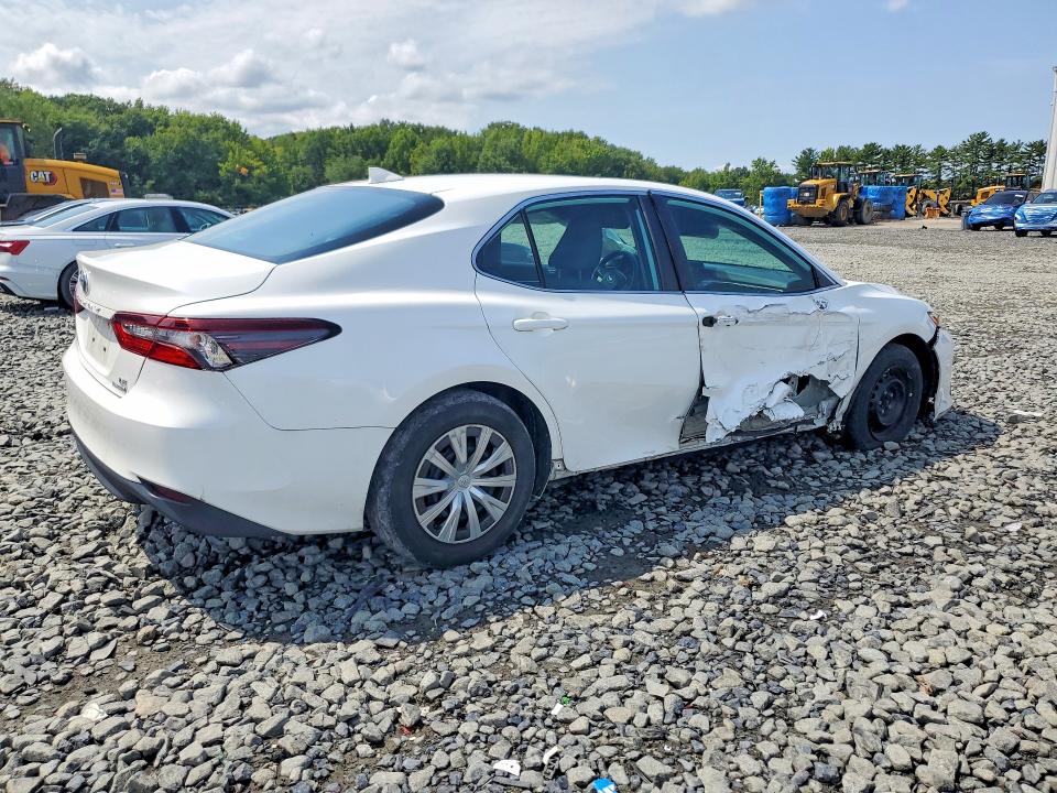 Photo 3 from auction – 2022 TOYOTA CAMRY with VIN 4T1C31AK7NU040727