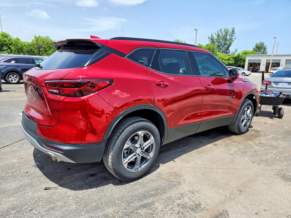 Photo 3 from auction – 2024 CHEVROLET BLAZER with VIN 3GNKBDR45RS225690