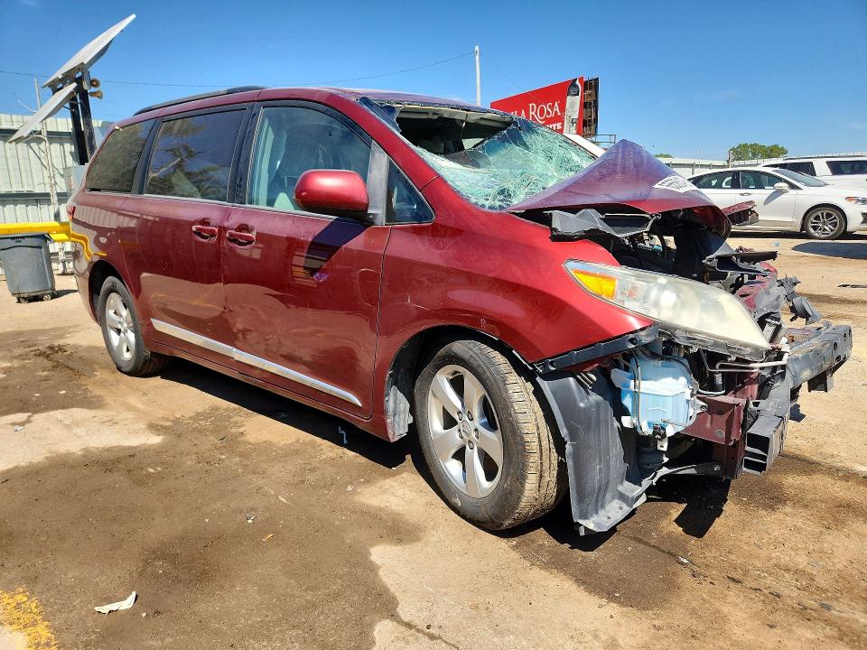 Photo 4 from auction – 2017 TOYOTA SIENNA with VIN 5TDKZ3DC4HS896557