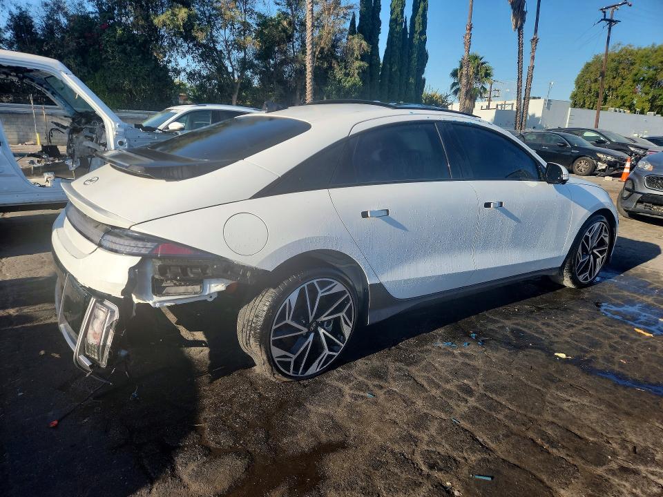 Photo 3 from auction – 2025 HYUNDAI IONIQ 6 with VIN KMHM54AA6SA096078