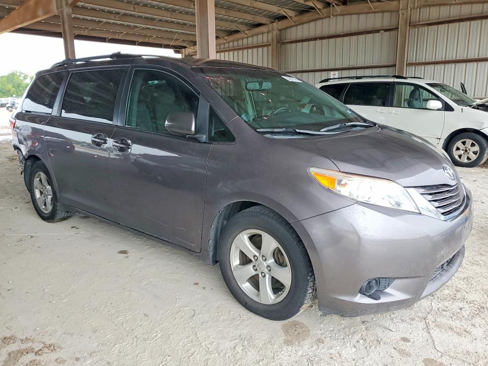 Photo 4 from auction – 2015 TOYOTA SIENNA with VIN 5TDKK3DC6FS668710