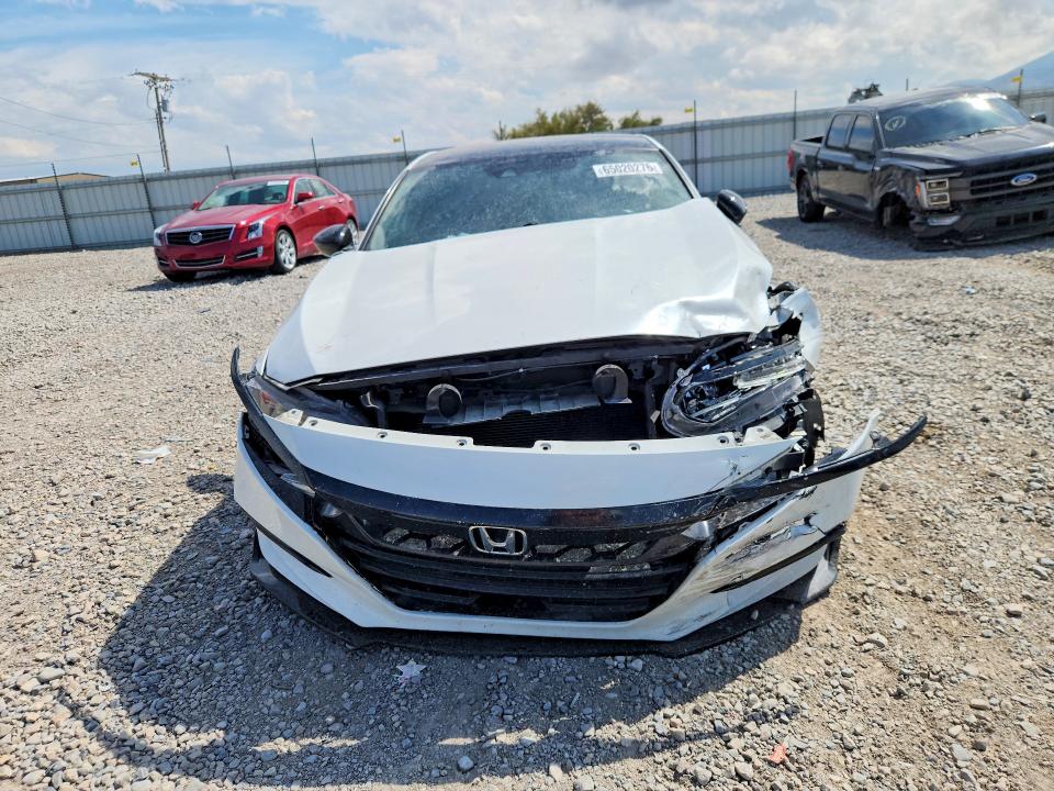 Снимка 5 от търг – 2018 HONDA ACCORD с VIN 1HGCV1F35JA158420