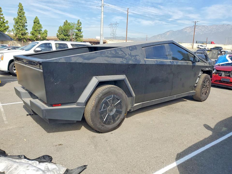 Zdjęcie 3 z aukcji – 2025 TESLA CYBERTRUCK z VIN 7G2CEHED6SA069170
