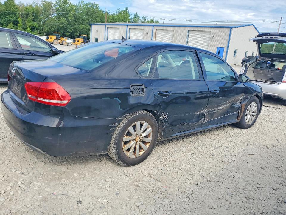 Photo 3 from auction – 2012 VOLKSWAGEN PASSAT with VIN 1VWAP7A33CC025864