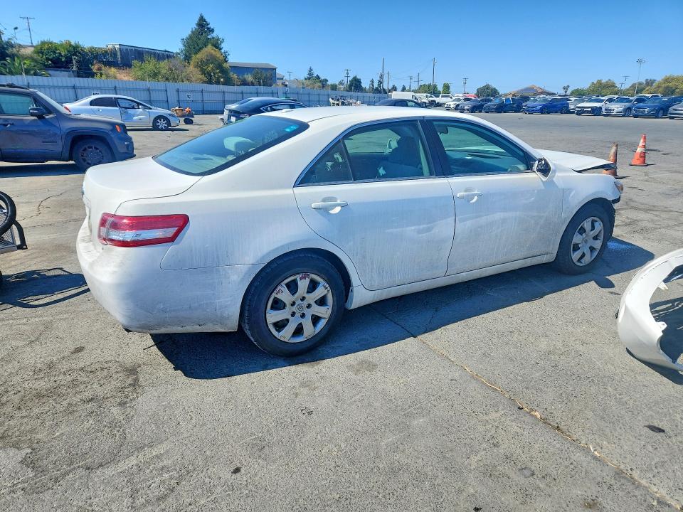 Photo 3 from auction – 2011 TOYOTA CAMRY with VIN 4T4BF3EKXBR132974