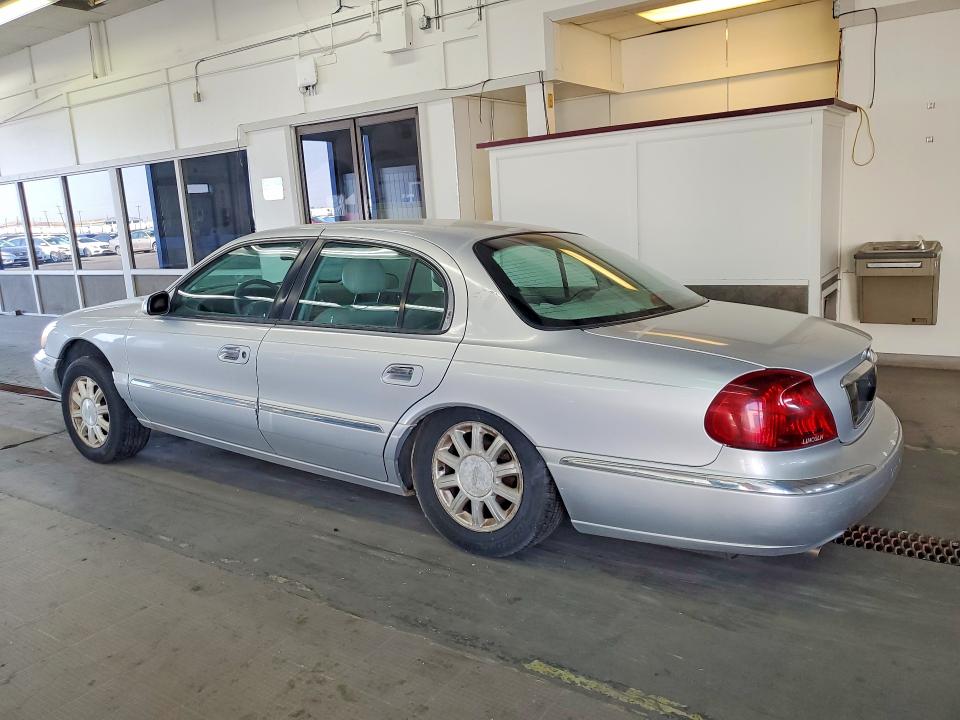 Photo 2 from auction – 2000 LINCOLN CONTINENTAL with VIN 1LNHM97VXYY785682
