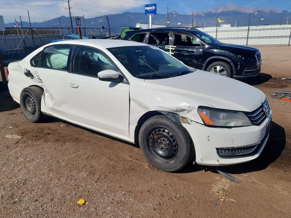 Photo 4 from auction – 2014 VOLKSWAGEN PASSAT with VIN 1VWAT7A30EC050008