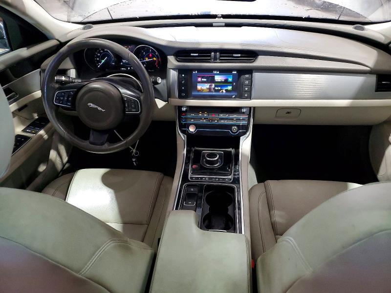 Photo 8 from auction – 2017 JAGUAR XF with VIN SAJBJ4BNXHCY34004