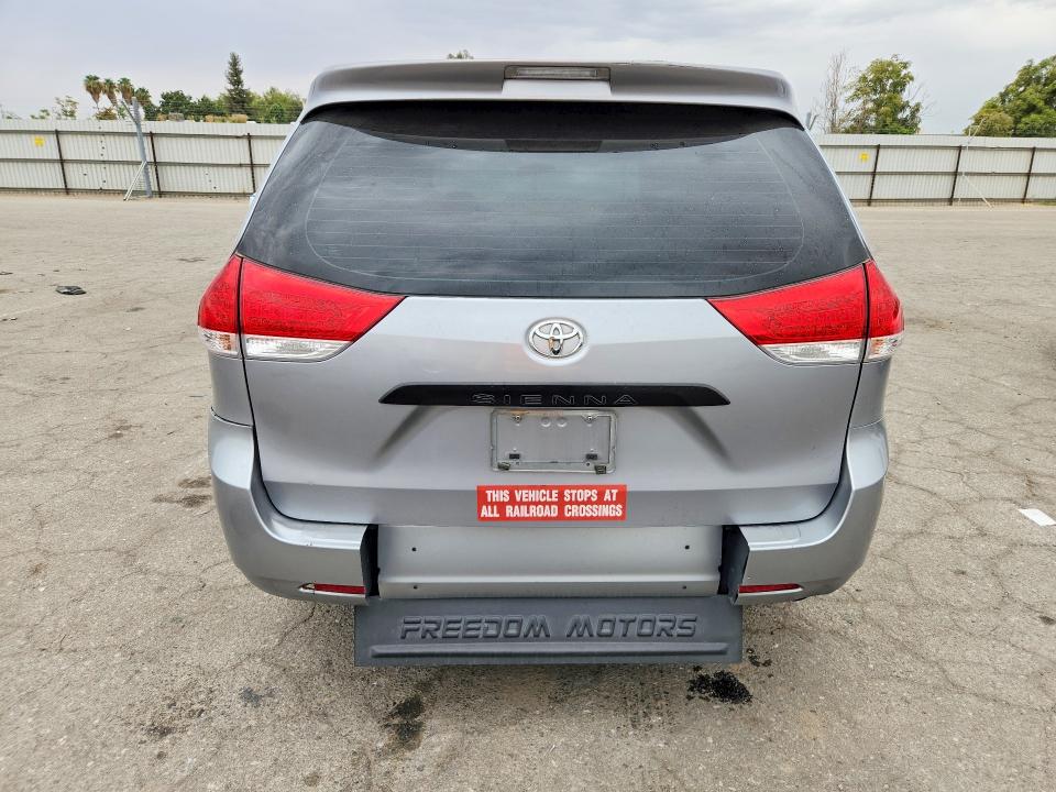 Photo 6 from auction – 2011 TOYOTA SIENNA with VIN 5TDKA3DCXBS008019