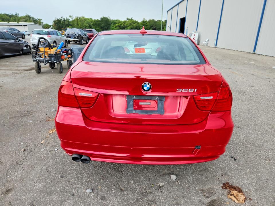 Zdjęcie 6 z aukcji – 2010 BMW 328 z VIN WBAPH7G55ANM49516