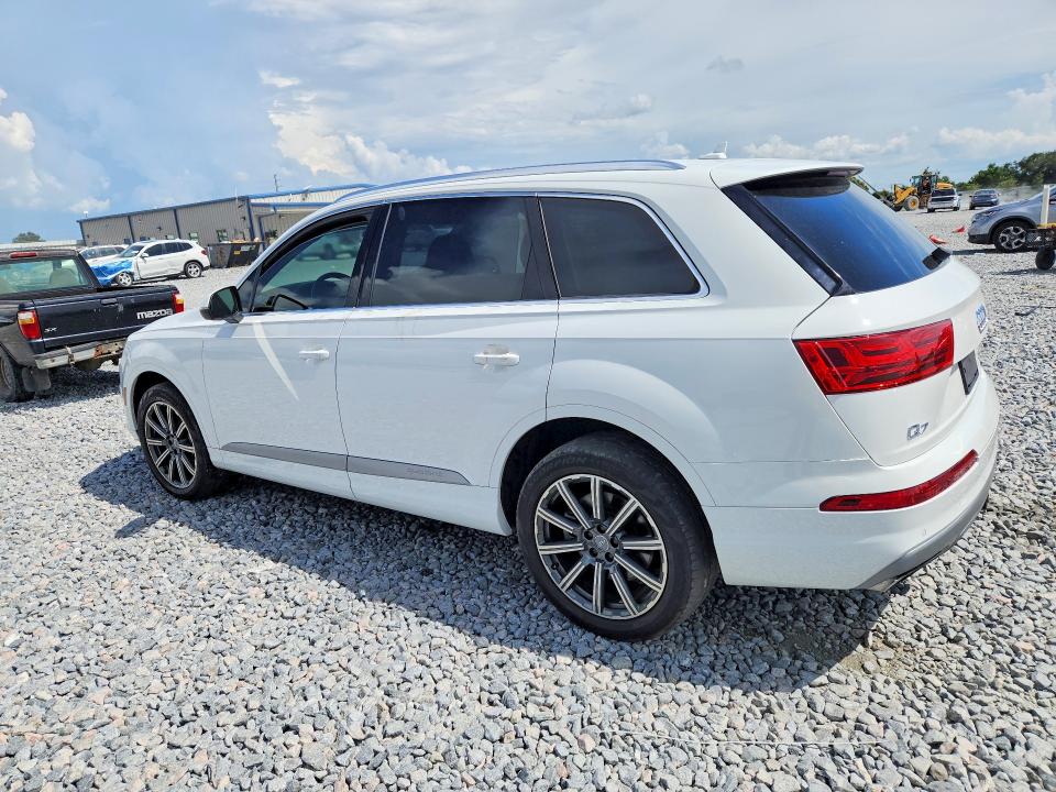 Foto 2 de la subasta – 2017 AUDI Q7 con VIN WA1VAAF76HD056178