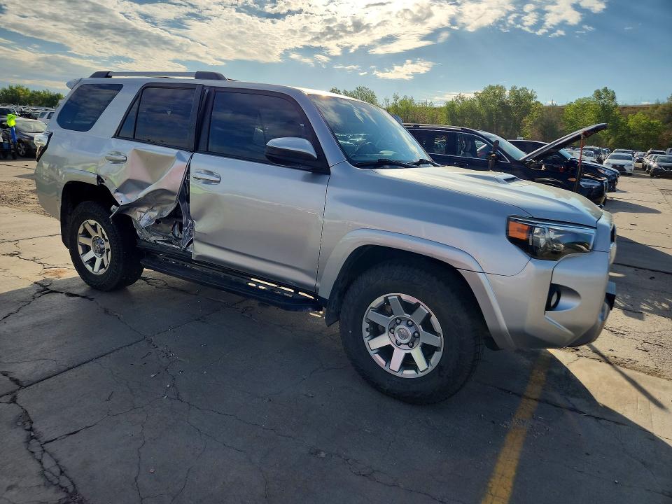Photo 4 from auction – 2016 TOYOTA 4RUNNER with VIN JTEBU5JR9G5364739